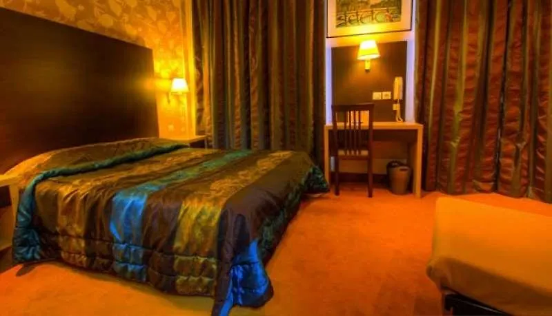Hotel Des Trois Gares Paris