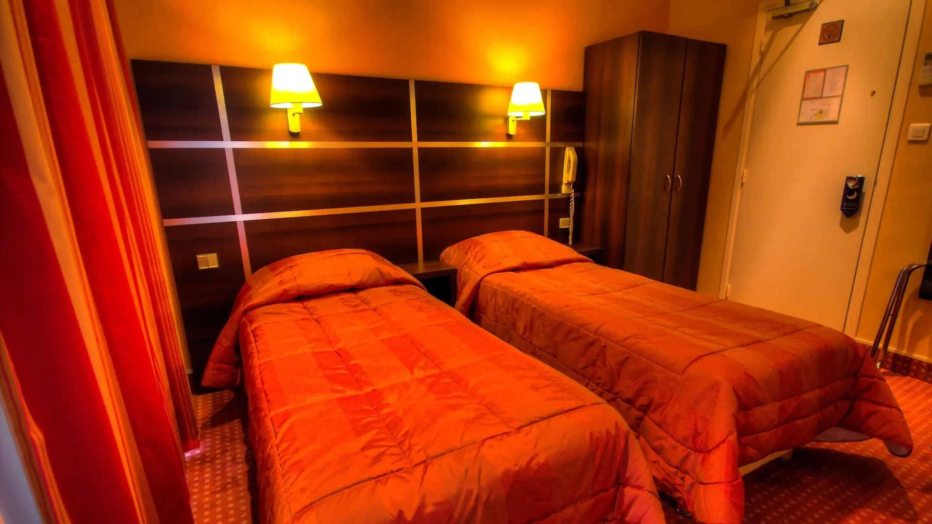 Hotel Des Trois Gares Paris Fransa