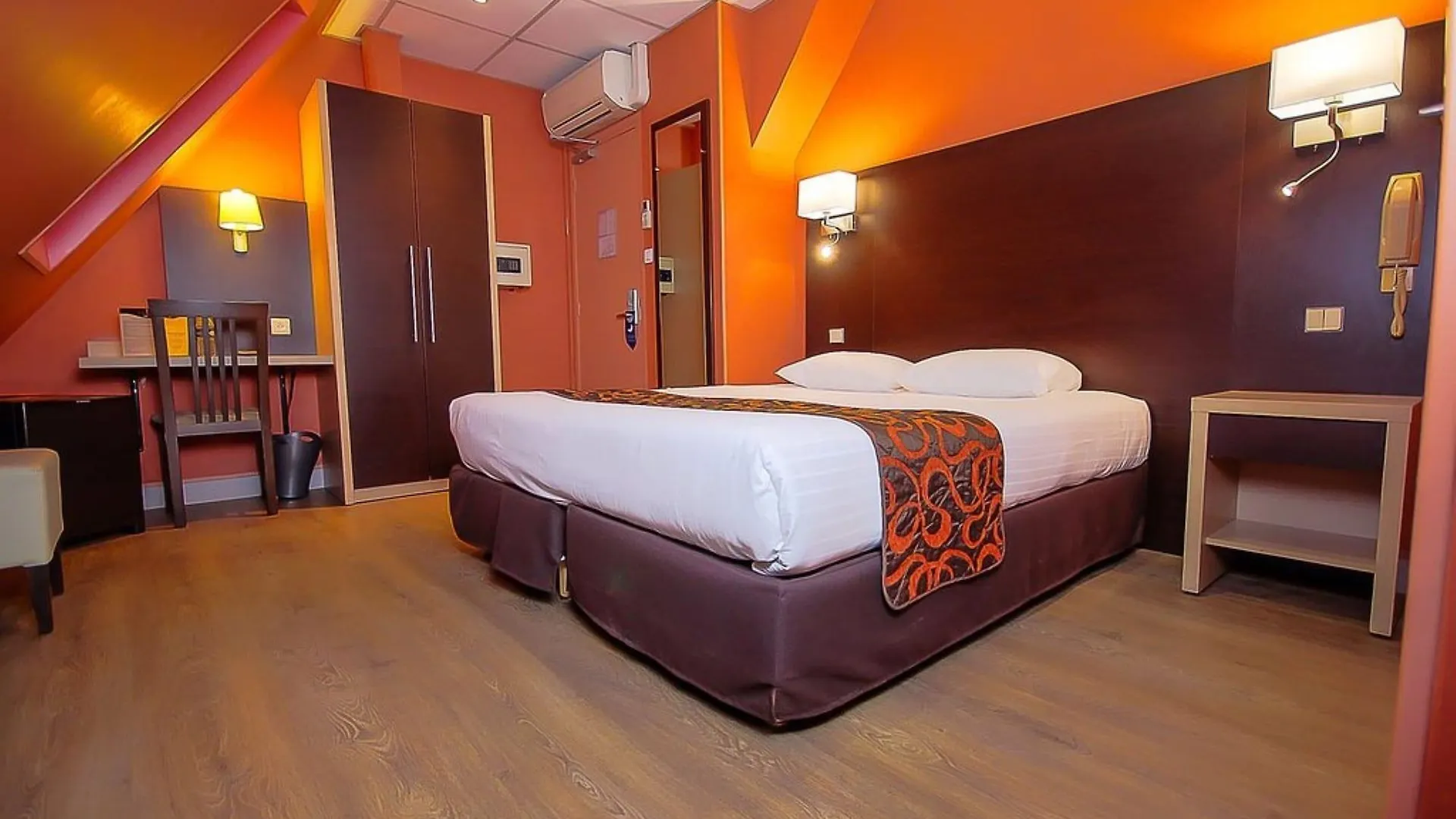 ***  Hotel Des Trois Gares Paris Fransa