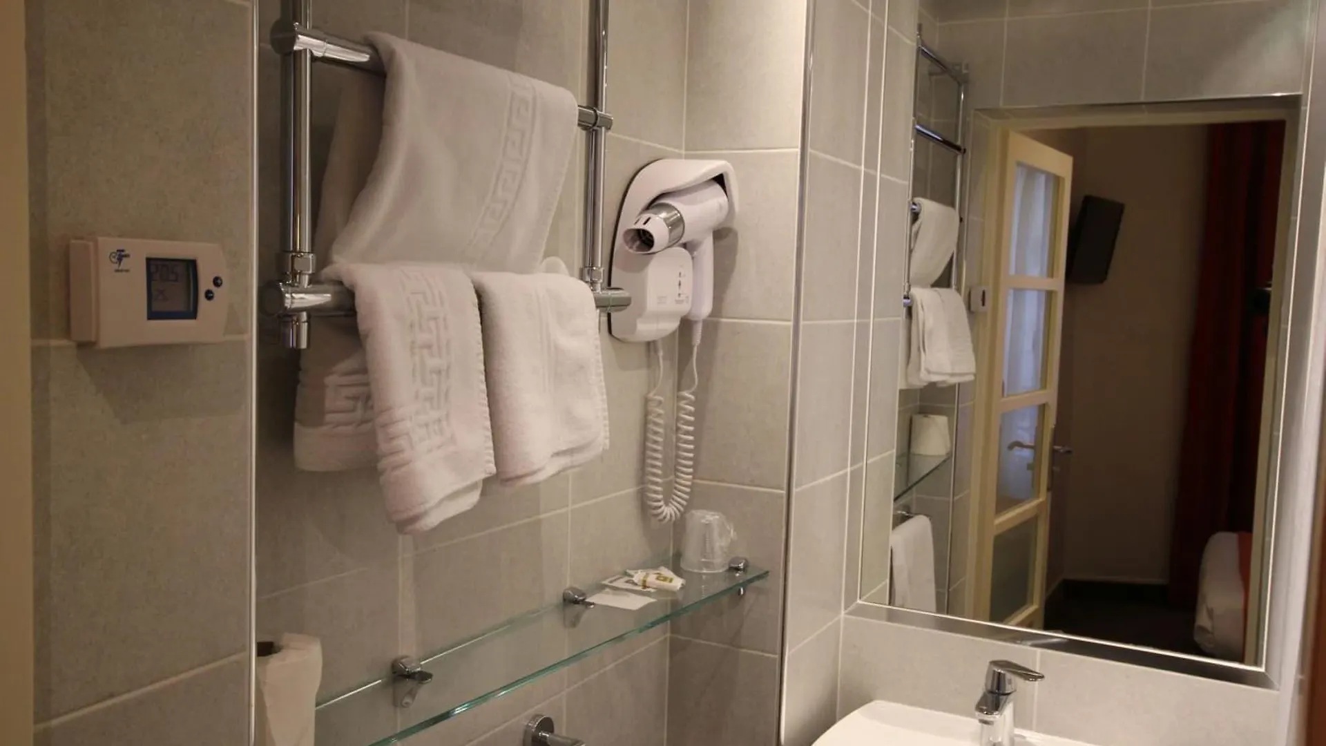 Hotel Des Trois Gares Paris 3*,