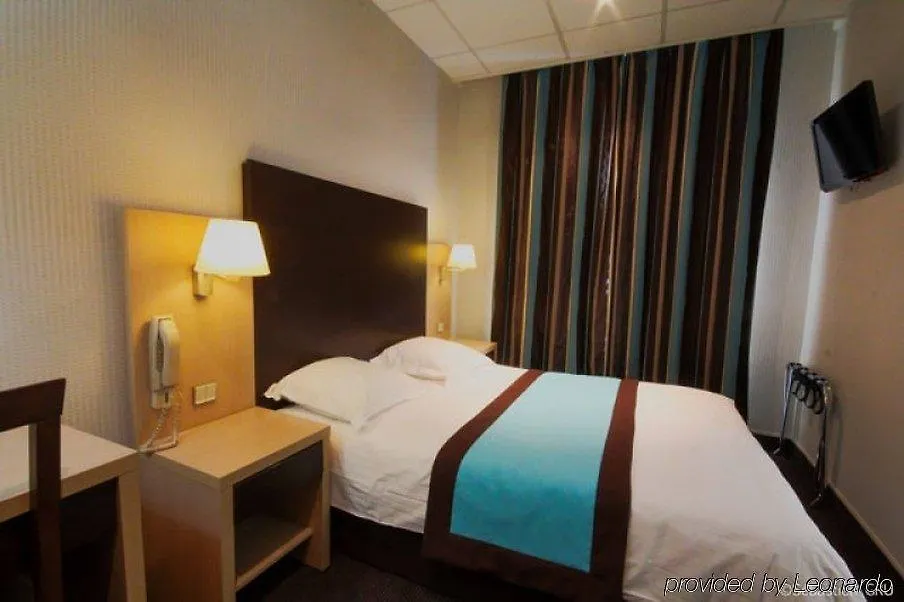 Hotel Des Trois Gares Paris Fransa
