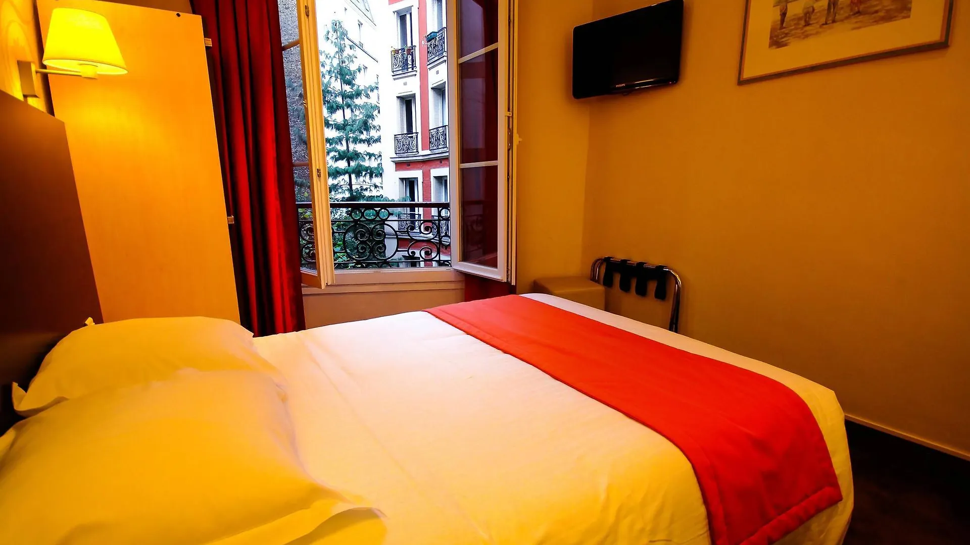 ***  Hotel Des Trois Gares Párizs Franciaország