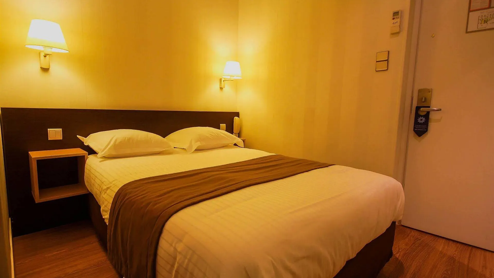 Hotel Des Trois Gares Париж